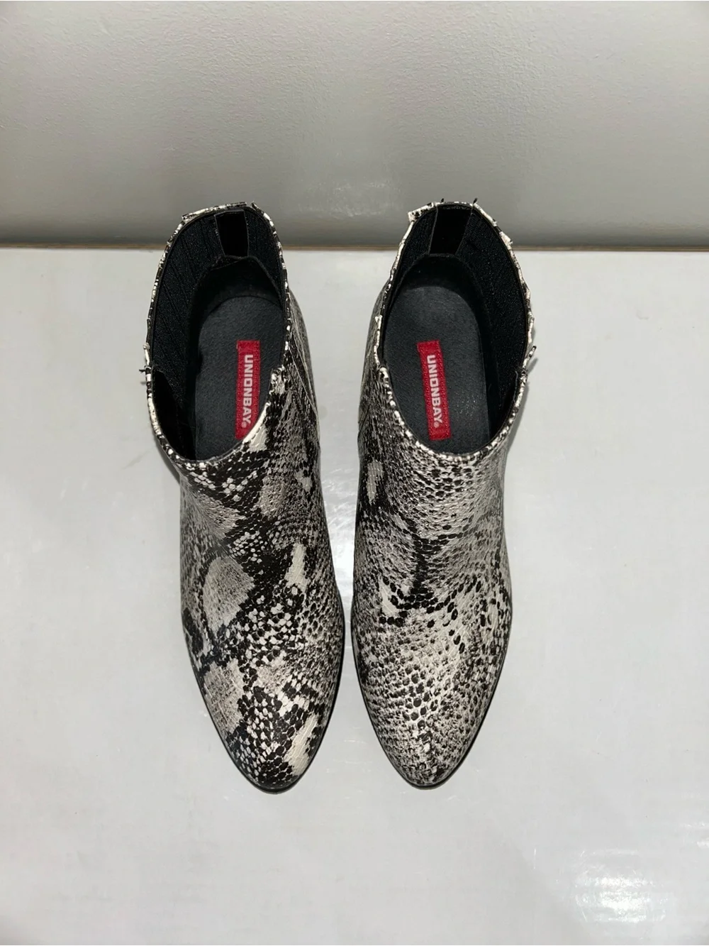 UNIONBAY Black and White Snake-Print Ankle Booties size 8.5